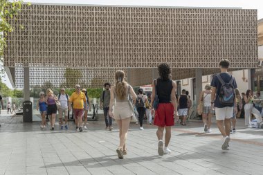 Palma de Mallorca, İspanya; 10 Ağustos 2023: Palma de Mallorca 'daki otobüs ve tren istasyonu. İspanya