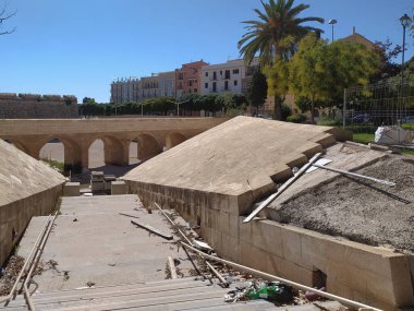 Palma de Mallorca, İspanya; 27 Eylül 2023: Palma de Mallorca 'nın eski Rönesans duvarının restorasyonu, İspanya