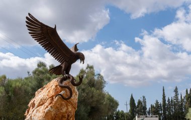 Felanitx, İspanya, Ekim 06: Son Menut tarım ve binicilik okulu, İspanya 'nın Felanitx kentinde. Bir kartalın metal heykeli