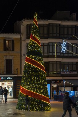 Manacor, İspanya; 2009 Aralık 2013: Majorcan 'ın Manacor kasabasında gece kent Noel ışıklandırması. İspanya