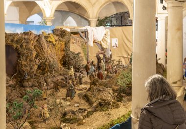 İspanya 'nın Palma de Mallorca kentinin tarihi merkezinde İsa' nın doğumuna ait bir sahnenin figürleri. Katolik Hıristiyan Noel imajı