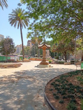 Palma de Mallorca, İspanya; 09 Ağustos 2024: Güneşli bir yaz sabahı inşa halindeki Plaza de Espana 'nın genel manzarası. Palma de Mallorca, İspanya