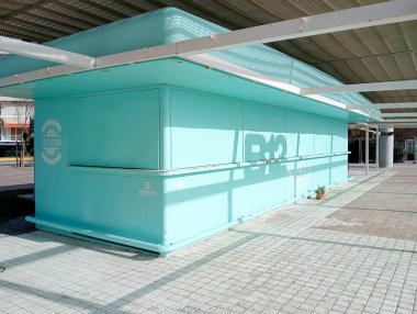 Palma de Mallorca, İspanya; 12 Şubat 2025: Playa de Palma 'nın 12 numaralı sahil beldesi Chiringuito plaj barı, düşük mevsim için kapatıldı