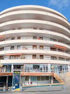 Palma de Mallorca, İspanya; 12 Şubat 2025: Palma de Mallorca sahilinin alçak mevsimdeki genel manzarası