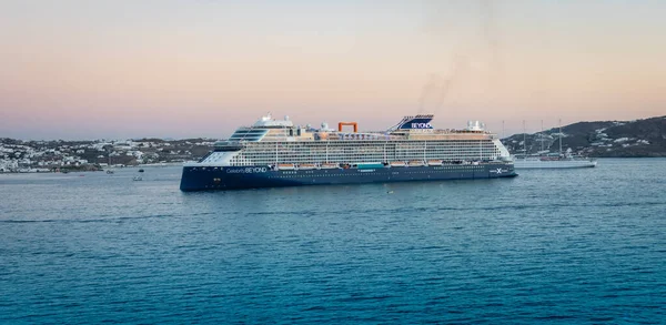 Mykonos Griekenland September 2022 Cruiseschip Voorbij Celebrity Cruises Haven Van — Stockfoto