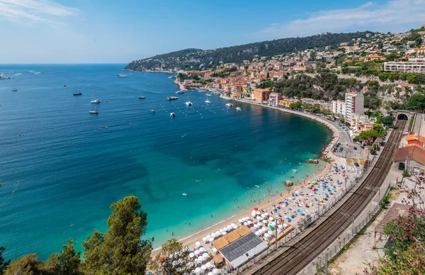 Villefranche-Sur-Mer, Fransa. Marinieres 'in ve sahil manzarasının havadan görüntüsü.