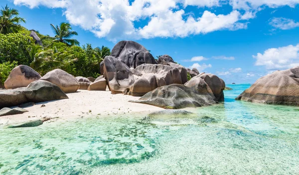 Fonte Anse Argent Praia Bonita Digue Island Seychelles — Fotografia de Stock