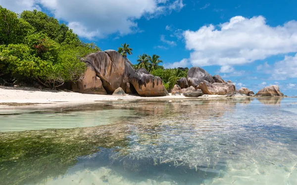 Praia Natural Incrível Seychelles Com Rochas Granito Mar Azul Turquesa — Fotografia de Stock