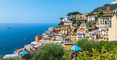 Tepedeki Cinque Terre Riomaggiore köyü.