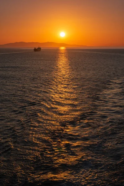 Ηλιοβασίλεμα Πάνω Από Θάλασσα Πορτοκαλί Ουρανό — Φωτογραφία Αρχείου