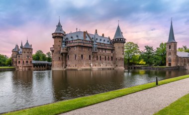 UTRECHT, NETHERLANDS - 30 MAYIS 2022 Utrecht 'teki Muazzam Haar Şatosu.