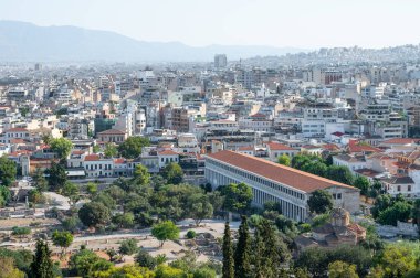 Atina, Yunanistan 'daki Attalos kentindeki Stoa ile Antik Agora' nın hava manzarası.