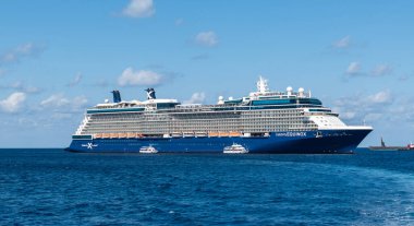 George Town, Grand Cayman - 21 Kasım 2019: George Town, Grand Cayman Adaları limanında ünlü gemi Ekinoks.