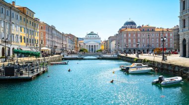 Borgo Teresiano bölgesindeki Kanal Grande, Trieste, İtalya