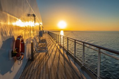 Lüks Gemi Gezinti Güvertesi 'nden Sunset View