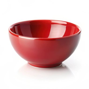 Parlak beyaz arka planda boş bir kırmızı seramik kasenin izole edilmiş bir stüdyo çekimi. Bu minimalist mutfak eşyaları yemek sunumu ve modern masa tasarımı için mükemmeldir..