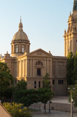 Ulusal Katalonya Sanat Müzesi 'ne ev sahipliği yapan Montjuic Ulusal Sarayı' nın arka manzarası. 