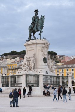 D. Joseph 'in Lizbon Ticaret Meydanı' ndaki heykeli. Kral I. Jos 'un heykeli. Yazan: Machado de Castro (1775) Praa do Comercio, Lizbon.