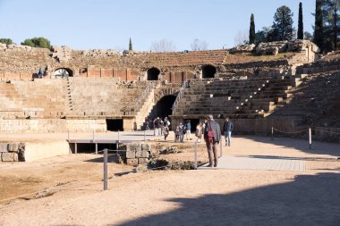 Mrida Amfitiyatrosu (Extremadura). Günümüzde İspanya 'nın Emerita Augusta şehrinde bulunan Roma amfitiyatrosu harap oldu..