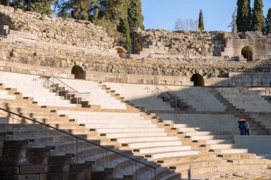 Merida Roma Tiyatrosu (Extremadura) manzarası. Merida arkeolojik alanı. Eski Augusta Emerita şehrinin kalıntıları.. 