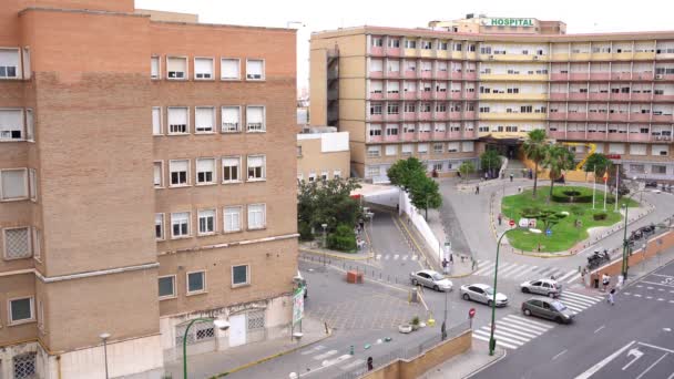 Ospedale Virgen Del Roco Siviglia Pedoni Veicoli Davanti All Ospedale — Video Stock