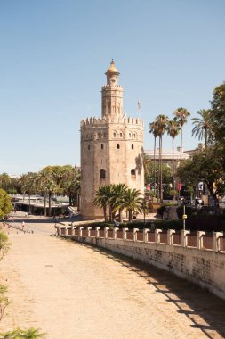 Seville, İspanya; 15 Haziran 2024: Sevilla 'daki Altın Kule (Endülüs, İspanya).