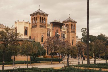 Seville, İspanya; 24 Kasım 2024: Sevilla Sanat ve Popüler Gümrük Müzesi Mara Luisa Parkı 'nda (İspanya) bulunmaktadır.)