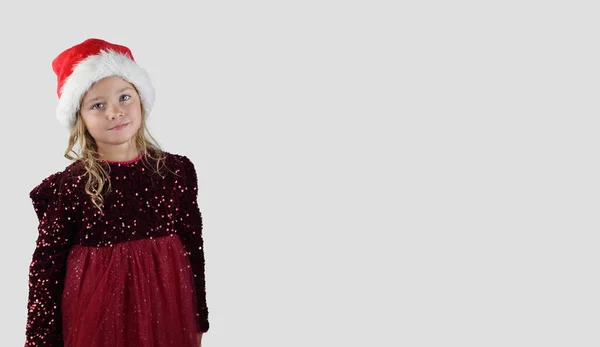 Vánoční Koncept Krásnou Holčičkou Kloboukem Santa Bílém Pozadí Místo Pro Stock Snímky