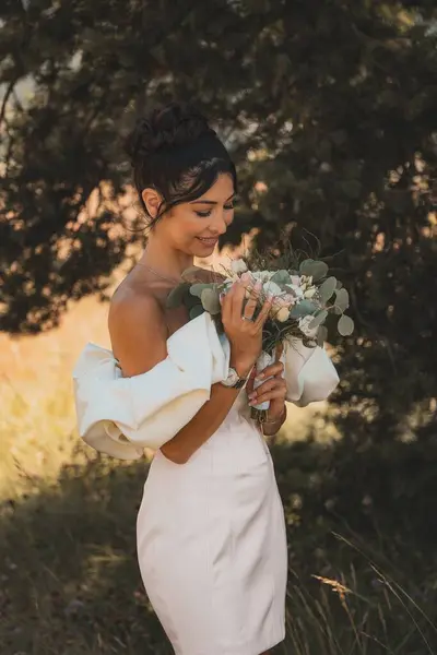 Captivating Bride Graceful Beauty Bouquet Hand Stok Fotoğraf