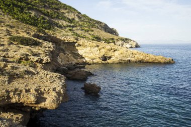 Güzel manzara - Yunanistan 'da yaz denizi ve dağlık arazi