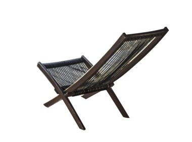 Beyaz arka planda izole edilmiş plajda dinlenmek için tahta sandalye.