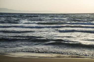 Akşamları mavi deniz