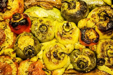 Doldurulmuş biber - geleneksel Yunan yemeği - Yamista