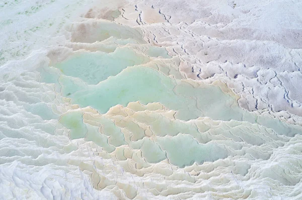 Бирюзовая Вода Термальных Источников Белых Природных Бассейнах Травертиновый Пейзаж Памуккале — стоковое фото