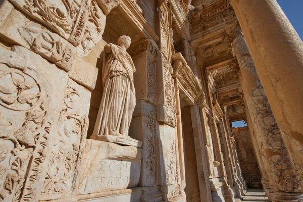 Une Statue Dans Bibliothèque Celsus Dans Ville Antique Ephèse Efès — Photo