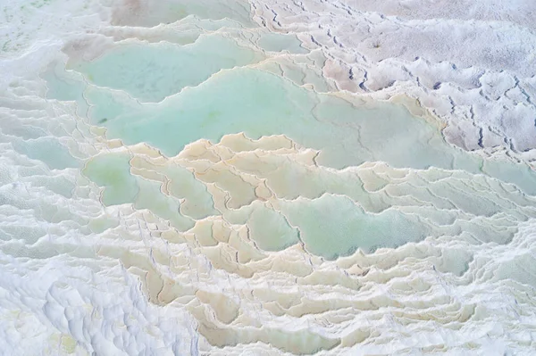 Бирюзовая Вода Термальных Источников Белых Природных Бассейнах Травертиновый Пейзаж Памуккале Стоковое Изображение