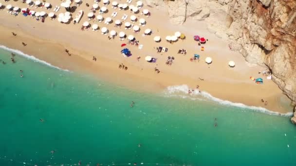 Luftaufnahme Des Kaputas Strandes Kas Türkei Türkises Mittelmeer Und Gemütlicher — Stockvideo