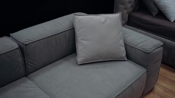 Frame Zooms Gray Couch Gray Pillow Dark Background Video — 图库视频影像
