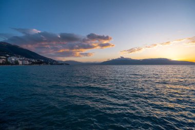 Arnavutluk 'un Vlora Rıhtım Alanı Lungomare manzarası.