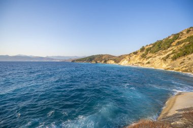 Arnavutluk'ta Ksamil ve Saranda arasındaki Pulebardha Plajı'nda görüntü.