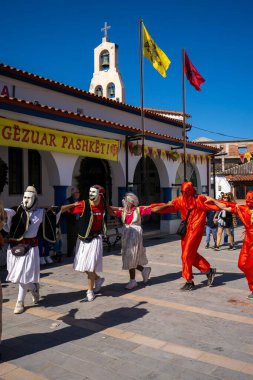 Arnavutluk 'un Vlora kenti - 5 Mayıs 2024: Arnavutluk' un Vlora kasabasında Paskalya festivali