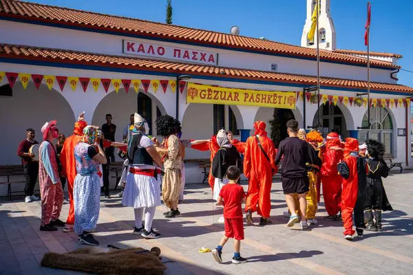 Arnavutluk 'un Vlora kenti - 5 Mayıs 2024: Arnavutluk' un Vlora kasabasında Paskalya festivali