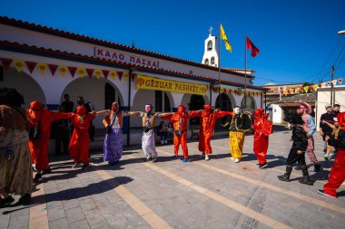 Arnavutluk 'un Vlora kenti - 5 Mayıs 2024: Arnavutluk' un Vlora kasabasında Paskalya festivali