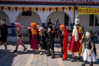 Arnavutluk 'un Vlora kenti - 5 Mayıs 2024: Arnavutluk' un Vlora kasabasında Paskalya festivali