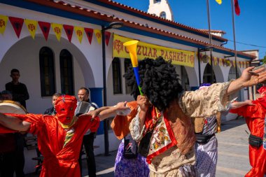 Arnavutluk 'un Vlora kenti - 5 Mayıs 2024: Arnavutluk' un Vlora kasabasında Paskalya festivali