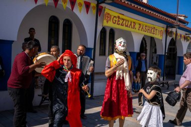 Arnavutluk 'un Vlora kenti - 5 Mayıs 2024: Arnavutluk' un Vlora kasabasında Paskalya festivali
