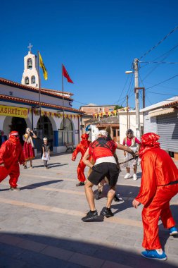 Arnavutluk 'un Vlora kenti - 5 Mayıs 2024: Arnavutluk' un Vlora kasabasında Paskalya festivali