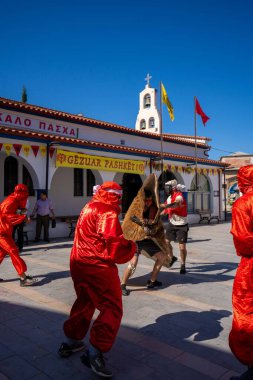 Arnavutluk 'un Vlora kenti - 5 Mayıs 2024: Arnavutluk' un Vlora kasabasında Paskalya festivali
