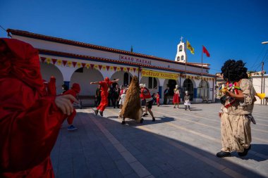 Arnavutluk 'un Vlora kenti - 5 Mayıs 2024: Arnavutluk' un Vlora kasabasında Paskalya festivali