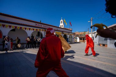 Arnavutluk 'un Vlora kenti - 5 Mayıs 2024: Arnavutluk' un Vlora kasabasında Paskalya festivali